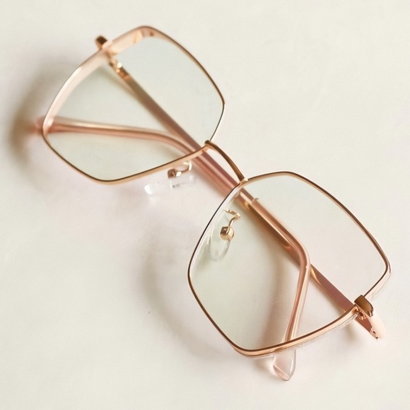 •Round Thin Frame Glasses •Irregular Frame Glasses - Picture 5 of 8